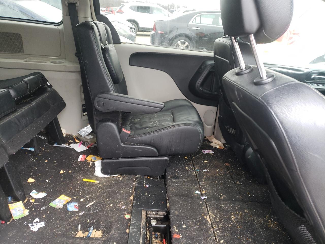 Photo 6 from auction – 2013 CHRYSLER TOWN & COU with VIN 2C4RC1BG6DR745006