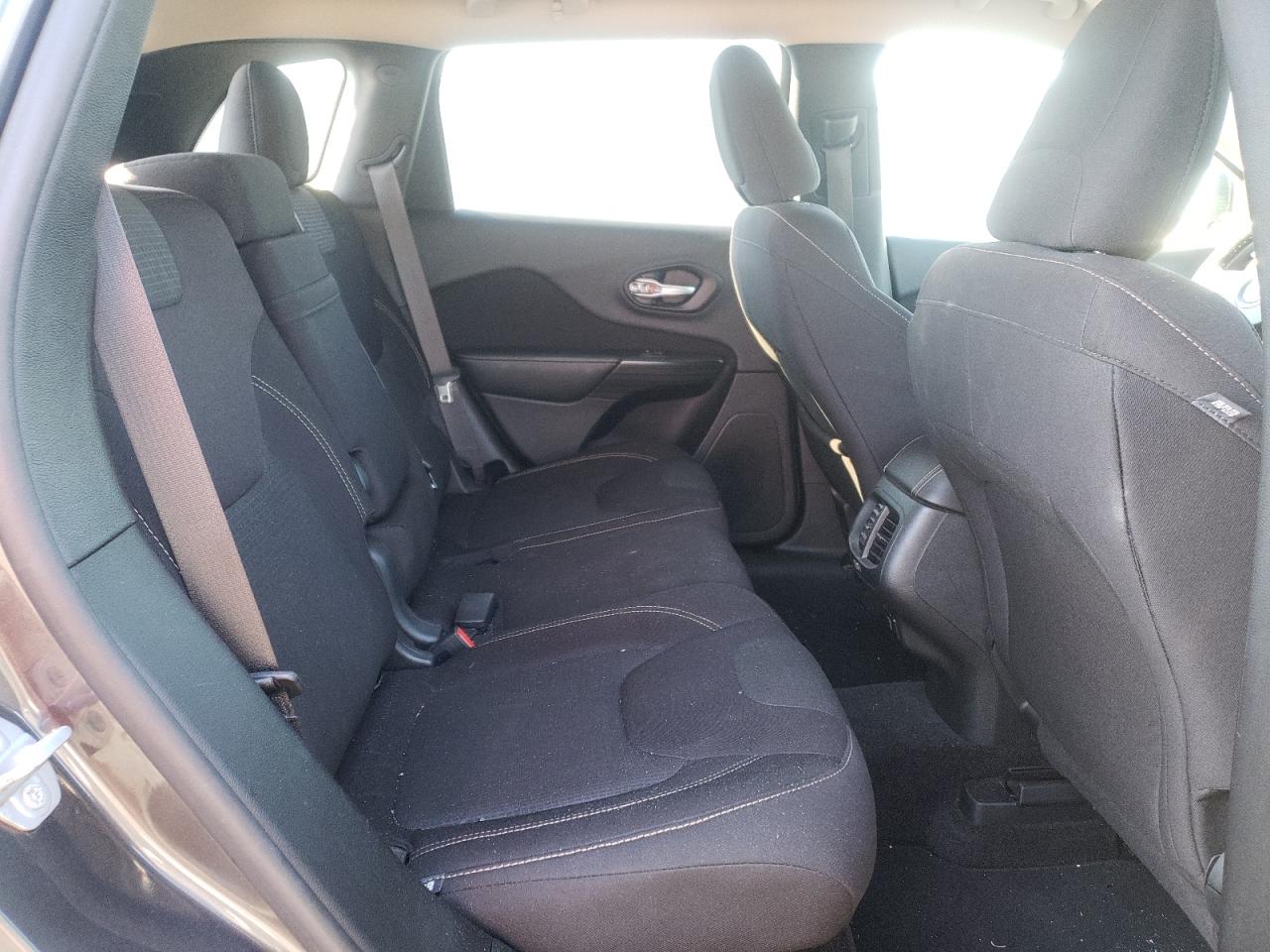Photo 6 from auction – 2016 JEEP CHEROKEE L with VIN 1C4PJLCB1GW201231