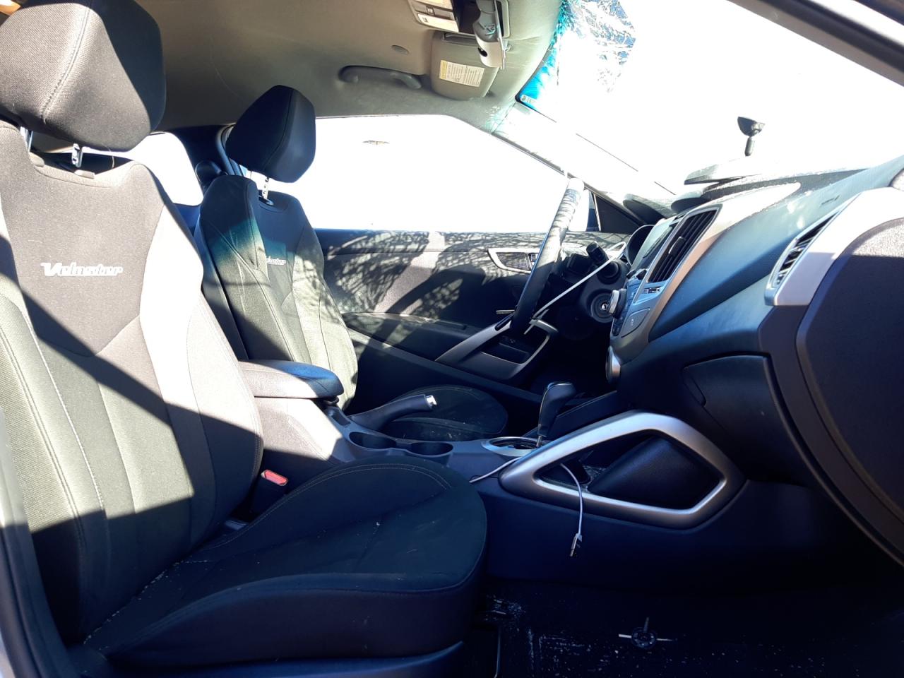 Photo 5 from auction – 2016 HYUNDAI VELOSTER with VIN KMHTC6AD7GU285092