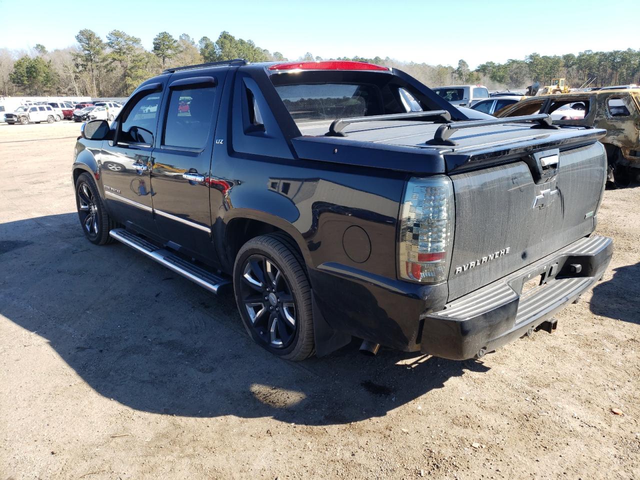 Photo 3 from auction – 2011 CHEVROLET AVALANCHE with VIN 3GNTKGE30BG259662