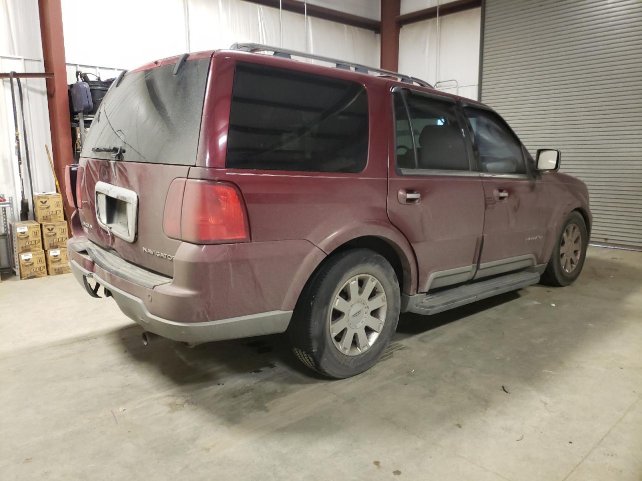 Photo 4 from auction – 2004 LINCOLN NAVIGATOR with VIN 5LMFU28R74LJ38905