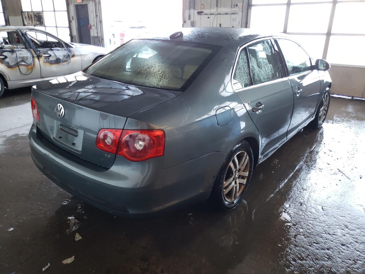 Photo 4 from auction – 2006 VOLKSWAGEN JETTA 2.5 with VIN 3VWSG71K26M682802