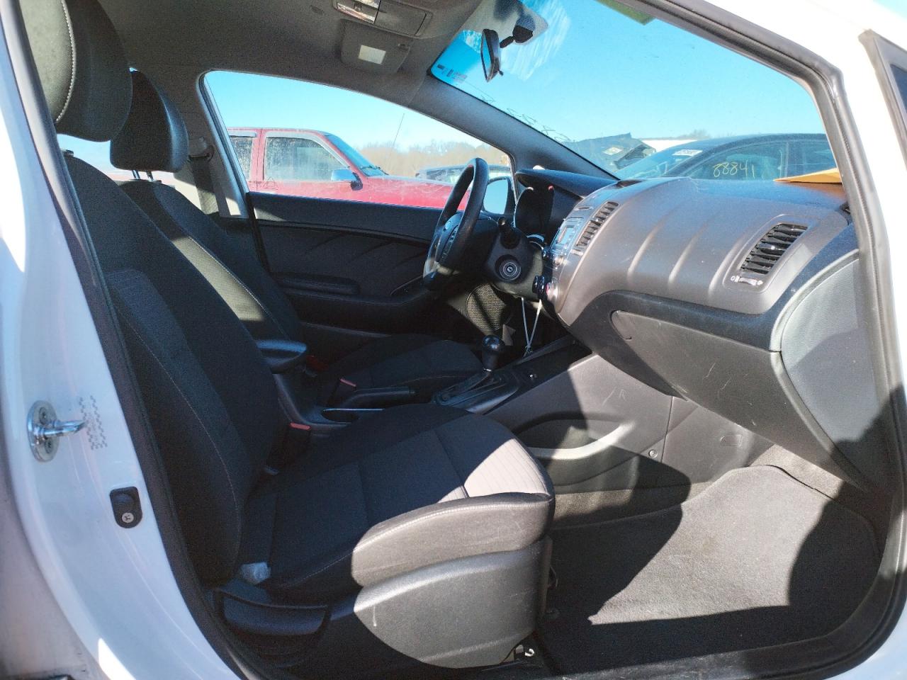 Photo 5 from auction – 2016 KIA FORTE LX with VIN KNAFX4A64G5447232