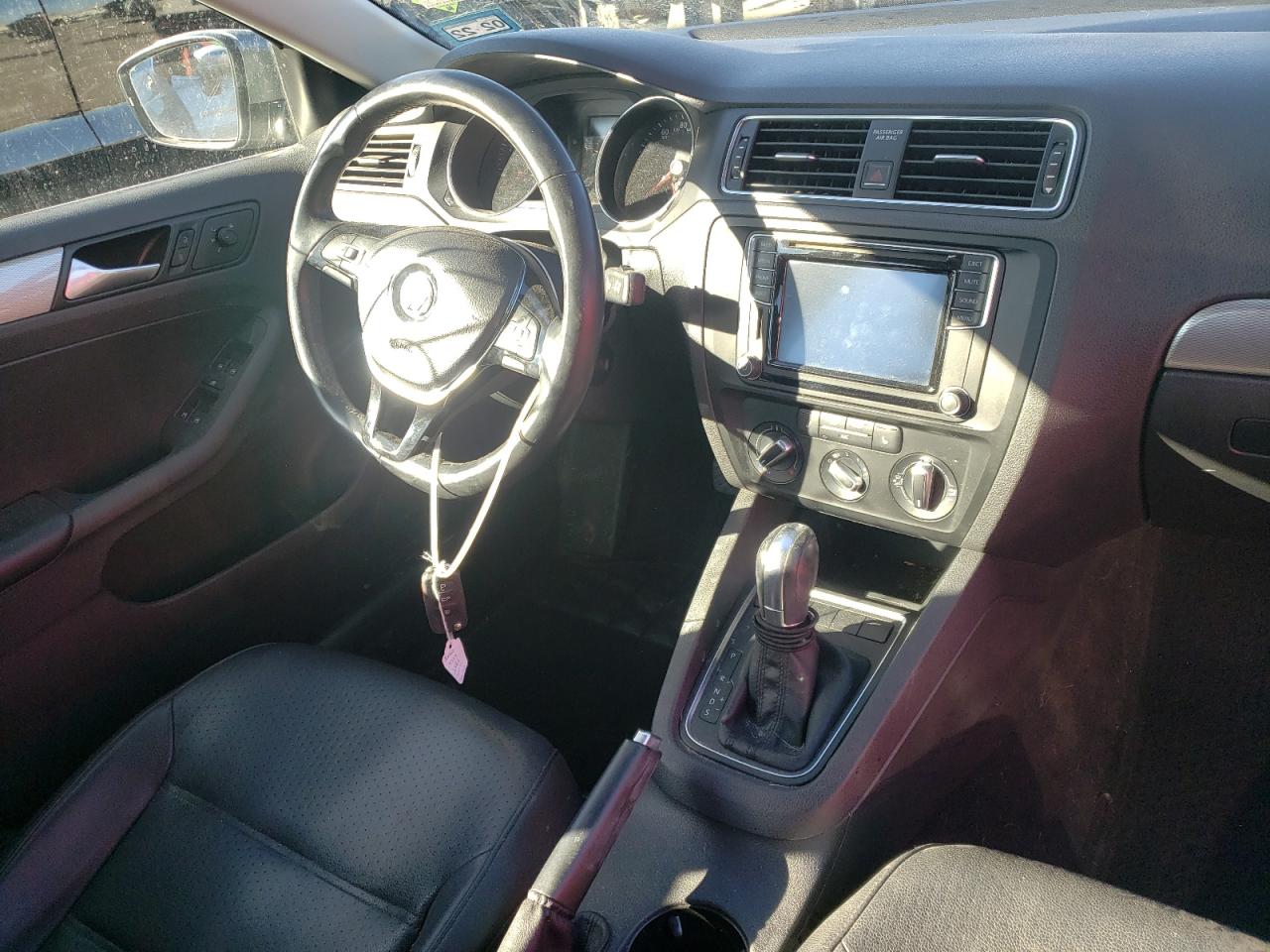 Photo 9 from auction – 2017 VOLKSWAGEN JETTA SE with VIN 3VWDB7AJ0HM250985