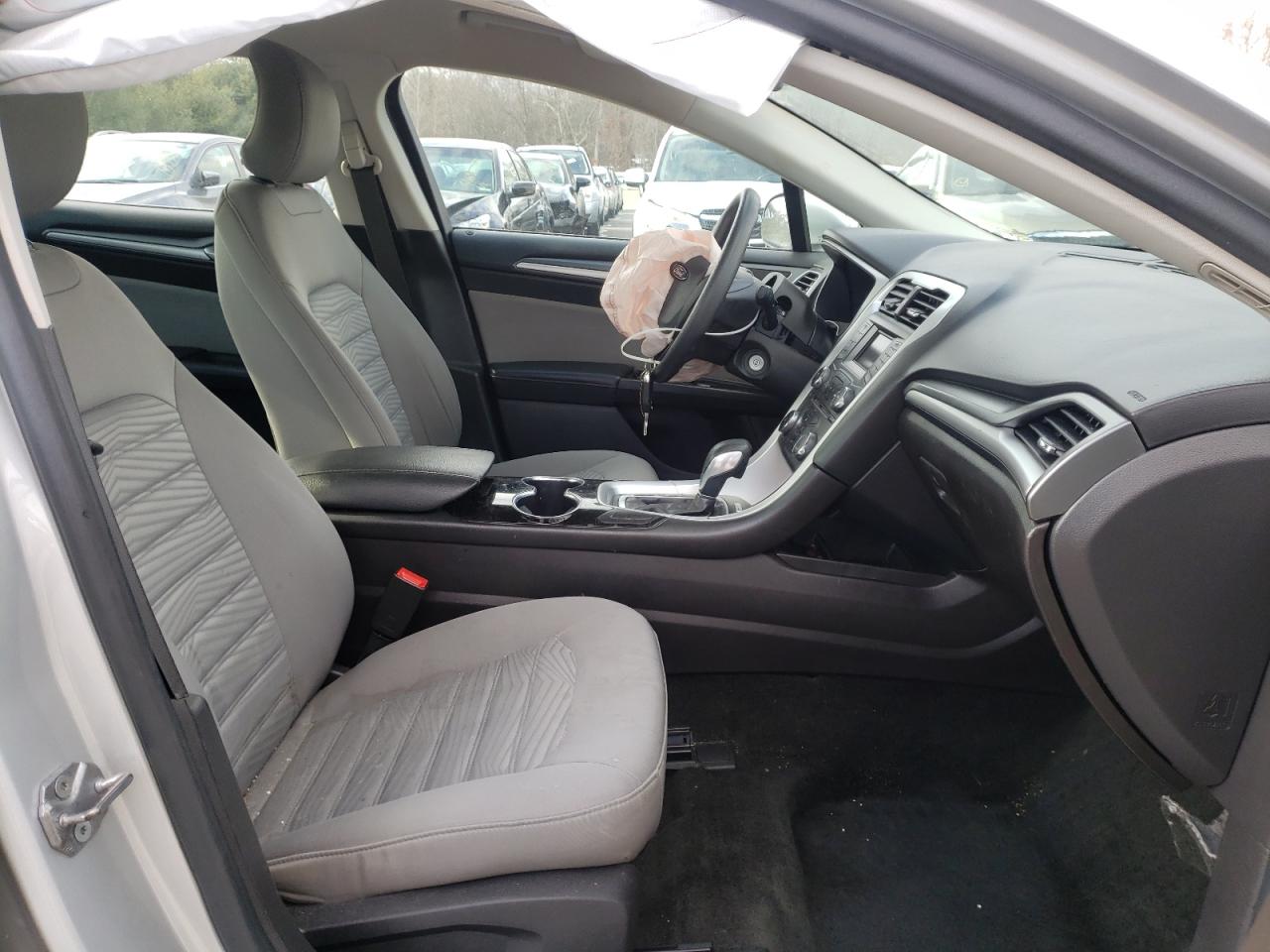 Photo 5 from auction – 2016 FORD FUSION S with VIN 3FA6P0G73GR293885