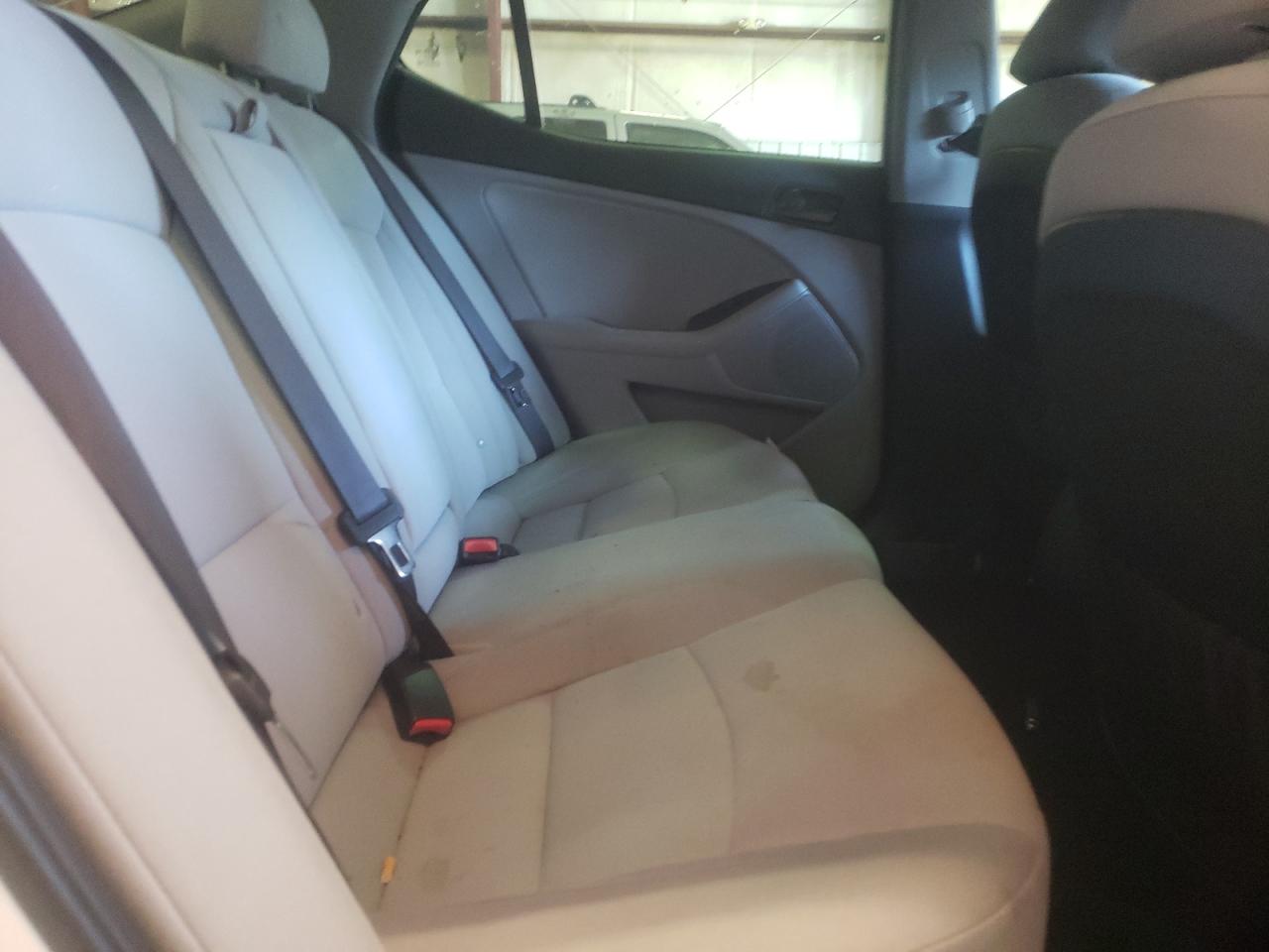Photo 6 from auction – 2015 KIA OPTIMA LX with VIN KNAGM4A73F5617410