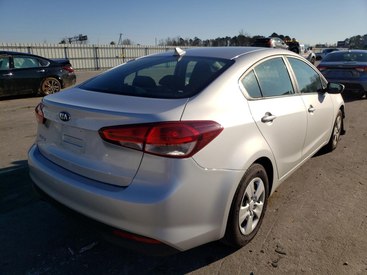 Photo 4 from auction – 2017 KIA FORTE LX with VIN 3KPFK4A75HE071303