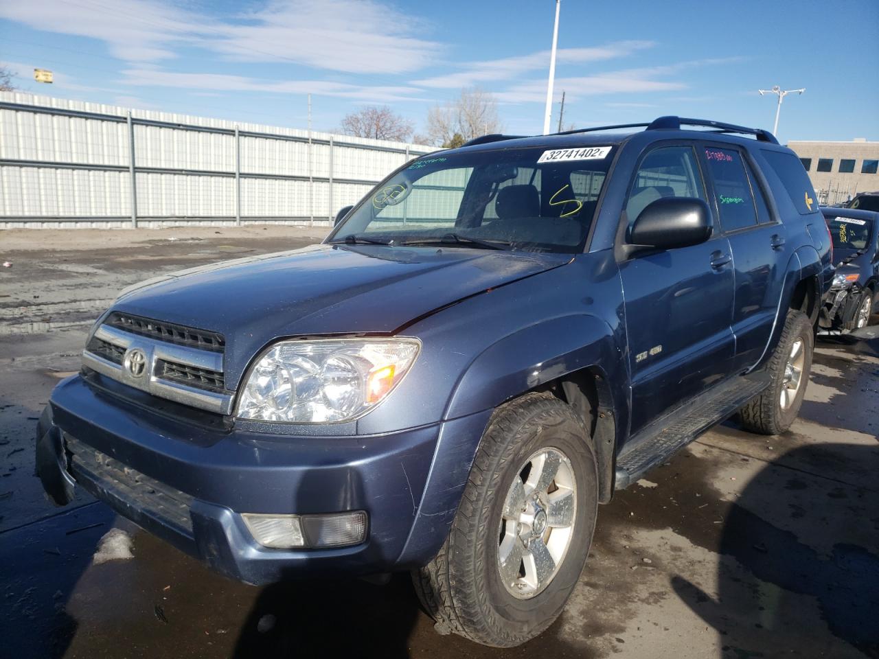 Photo 2 from auction – 2005 TOYOTA 4RUNNER SR with VIN JTEBU14R450078358