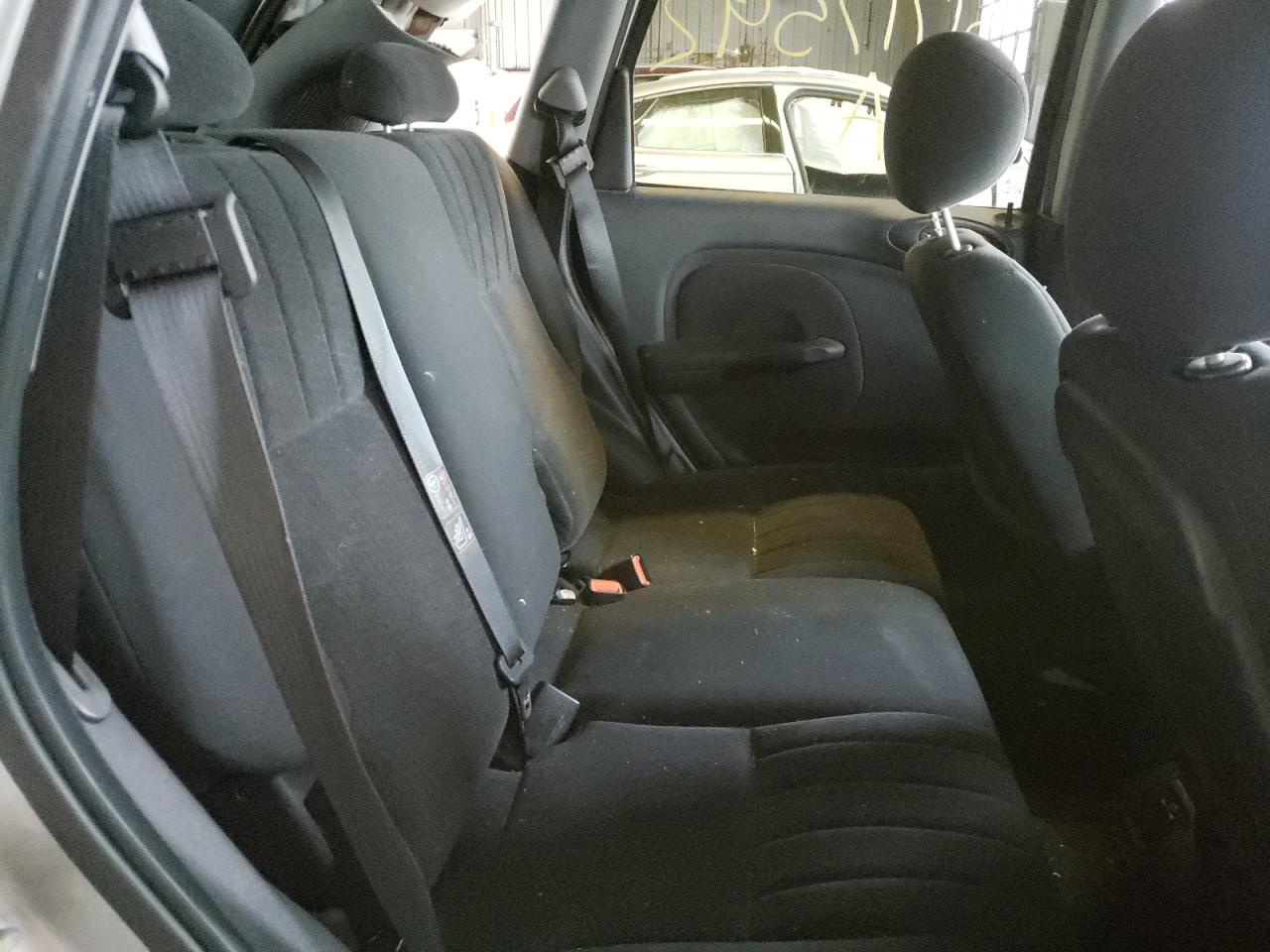 Photo 6 from auction – 2004 CHRYSLER PT CRUISER with VIN 3C4FY48B44T267912