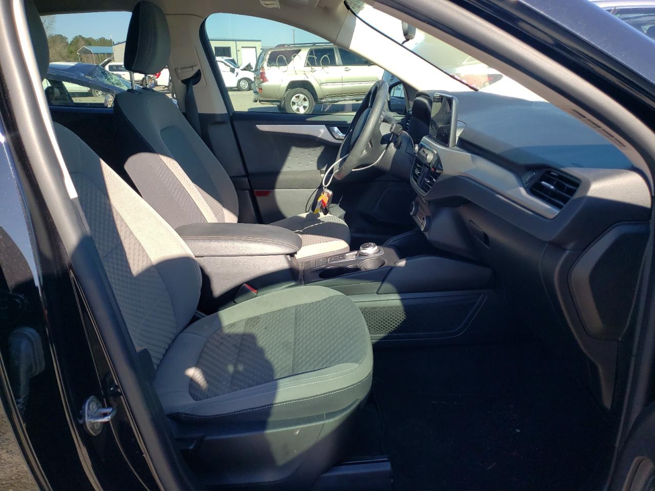 Photo 5 from auction – 2020 FORD ESCAPE SE with VIN 1FMCU0G68LUA67188