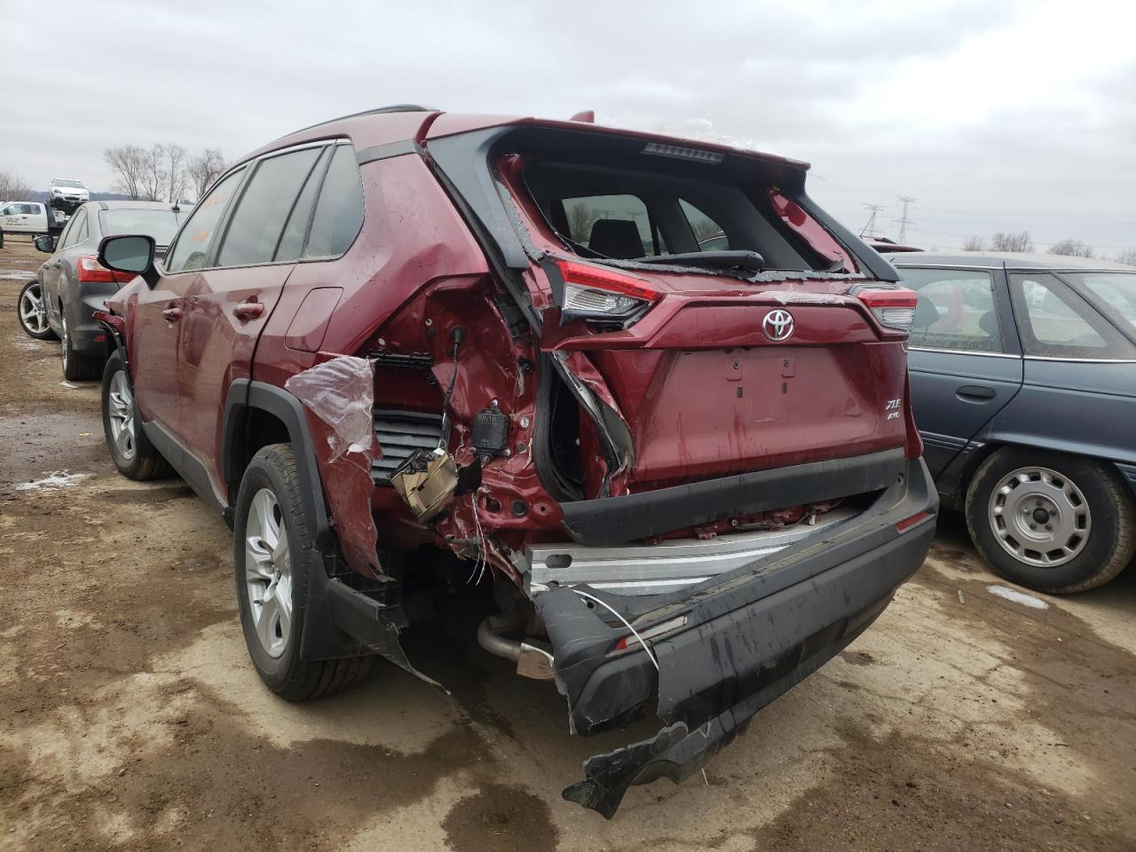 Photo 3 from auction – 2019 TOYOTA RAV4 XLE with VIN 2T3P1RFV1KW034160