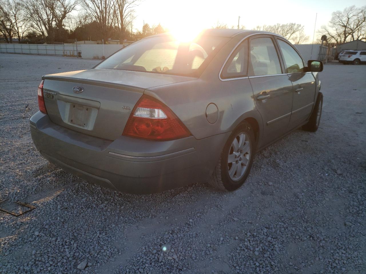 Photo 4 from auction – 2005 FORD FIVE HUNDR with VIN 1FAFP24175G165147