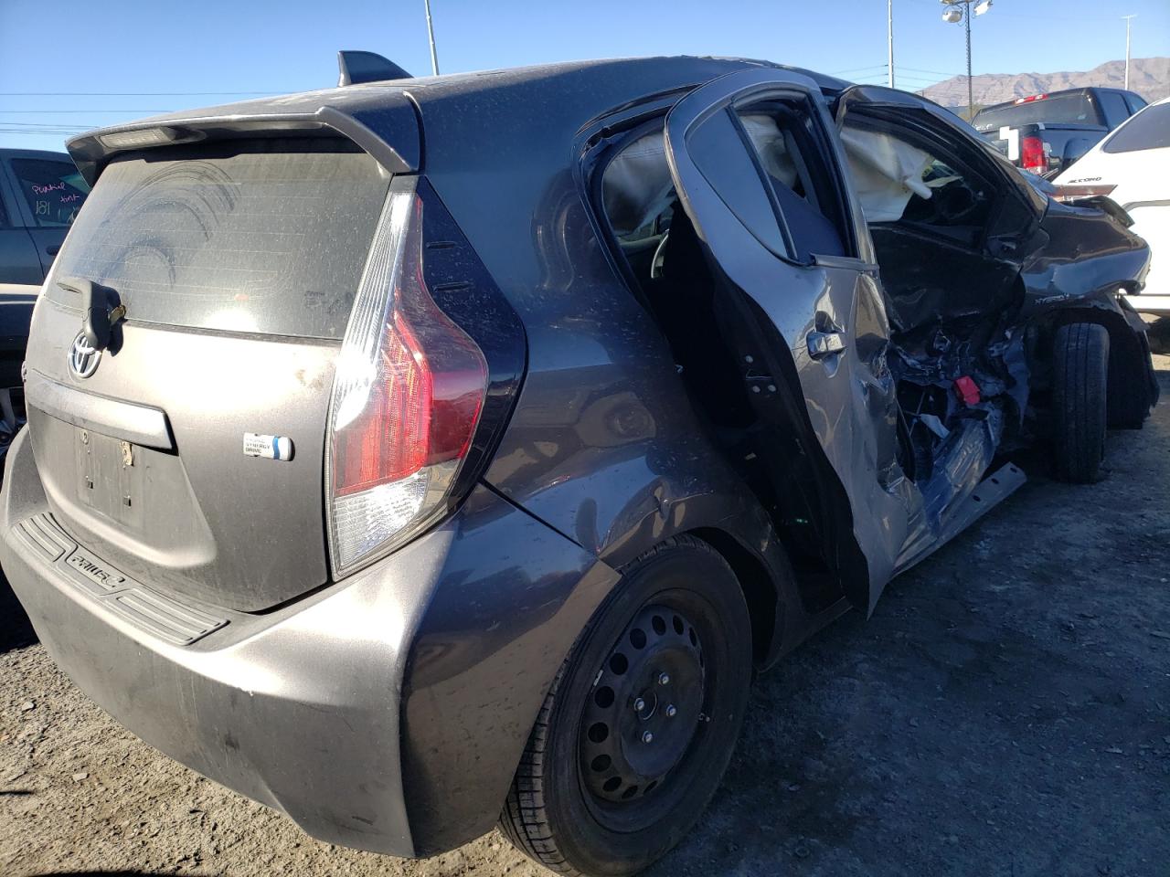 Photo 4 from auction – 2015 TOYOTA PRIUS C with VIN JTDKDTB37F1576998