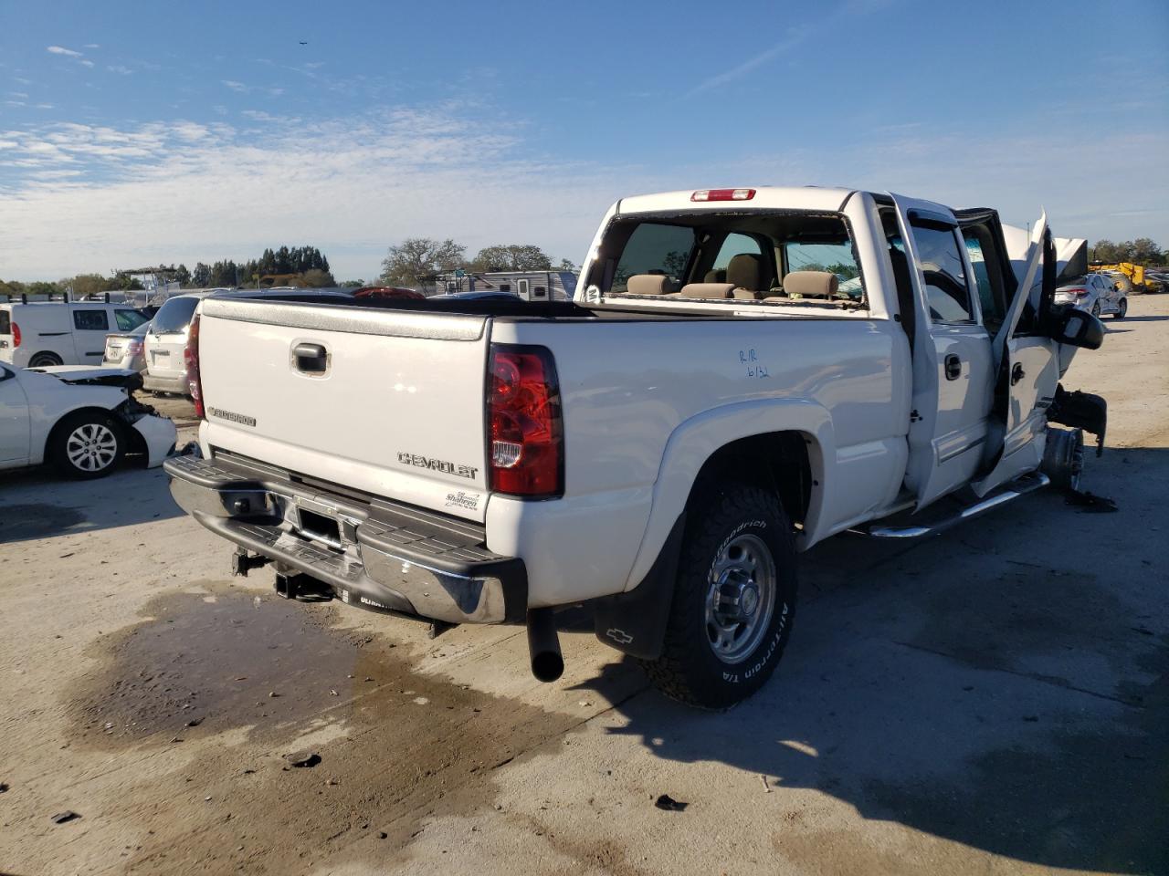 Photo 4 from auction – 2005 CHEVROLET SILVERADO with VIN 1GCHC23235F964129