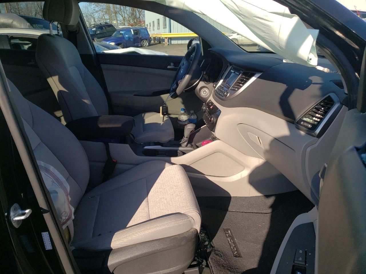 Photo 5 from auction – 2017 HYUNDAI TUCSON LIM with VIN KM8J3CA46HU339215