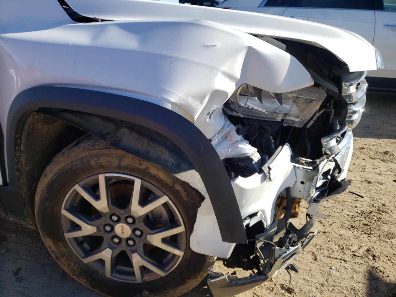 Photo 9 from auction – 2020 GMC ACADIA SLE with VIN 1GKKNKLA1LZ210573