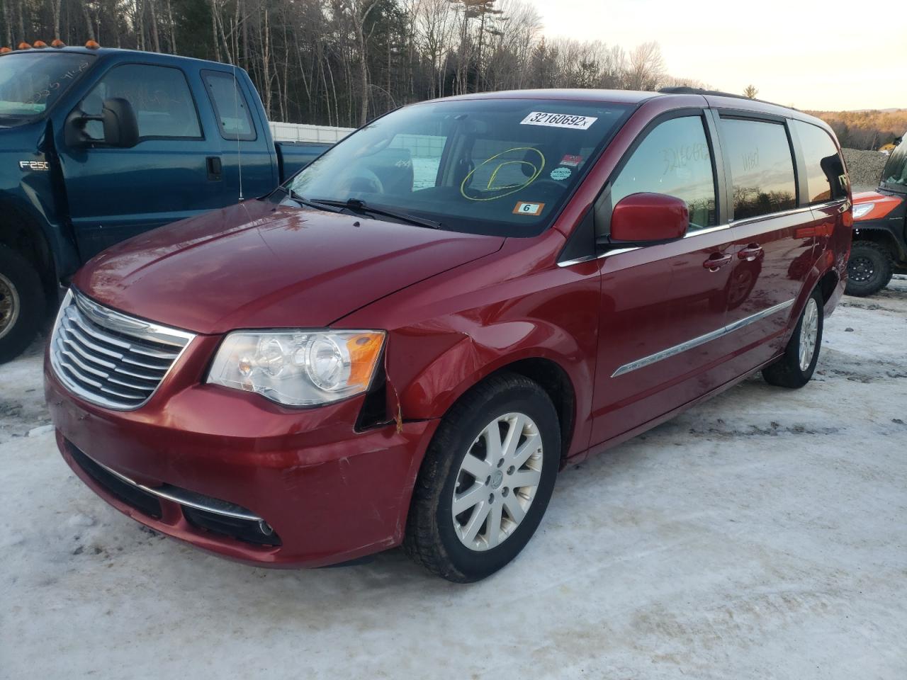 Photo 2 from auction – 2014 CHRYSLER TOWN & COU with VIN 2C4RC1BG1ER271208