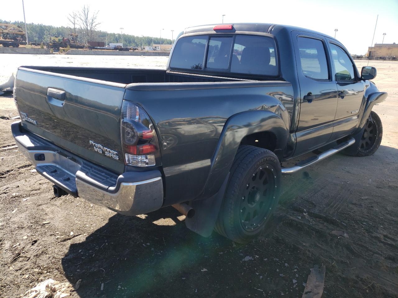 Photo 4 from auction – 2011 TOYOTA TACOMA DOU with VIN 3TMJU4GNXBM112970