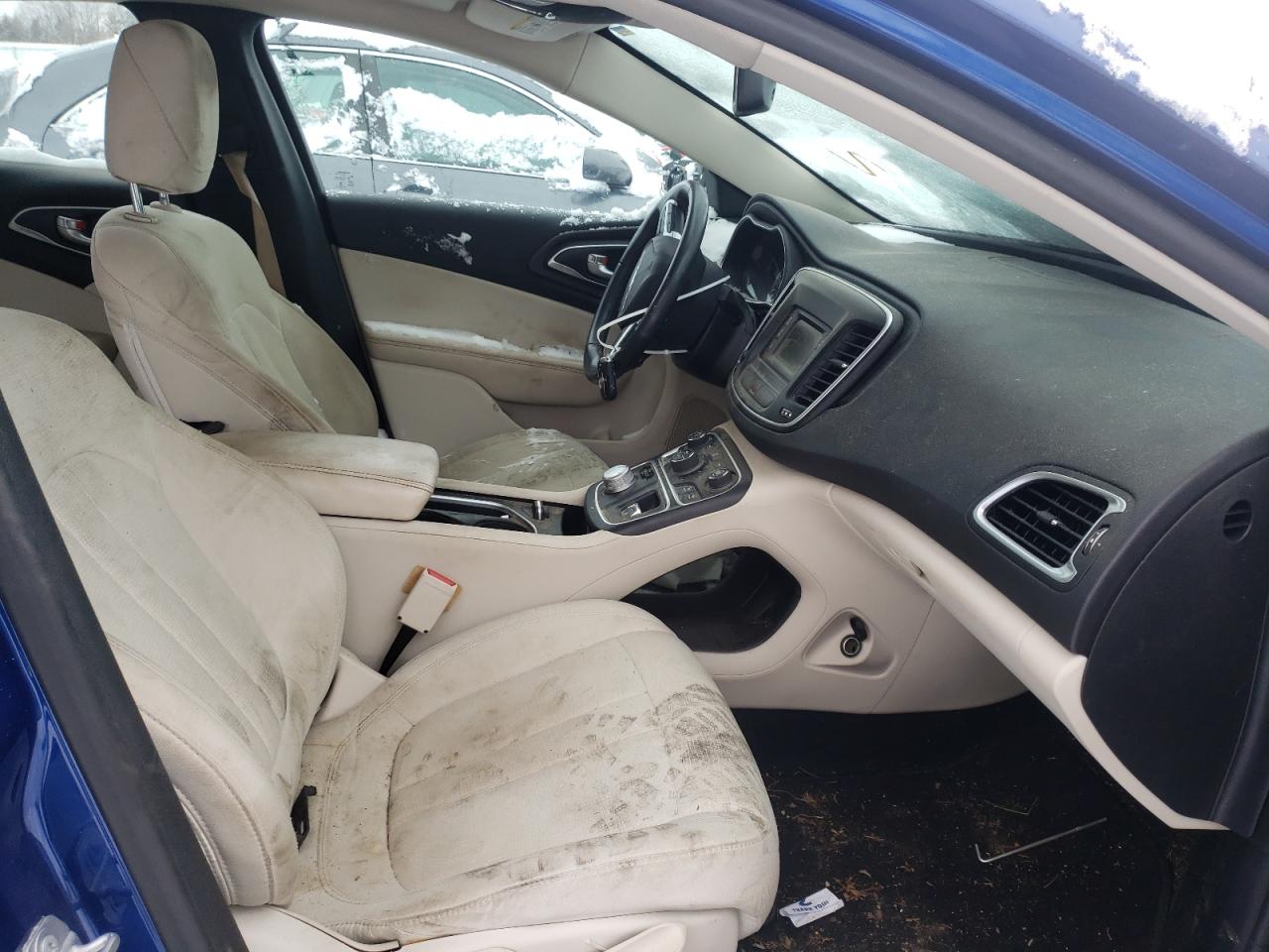 Photo 5 from auction – 2015 CHRYSLER 200 LIMITE with VIN 1C3CCCABXFN534337