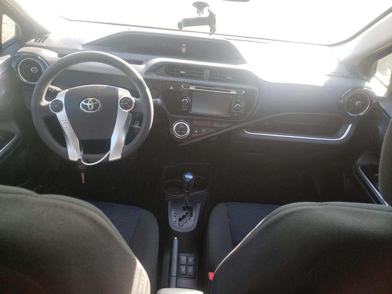 Photo 9 from auction – 2015 TOYOTA PRIUS C with VIN JTDKDTB36F1109670