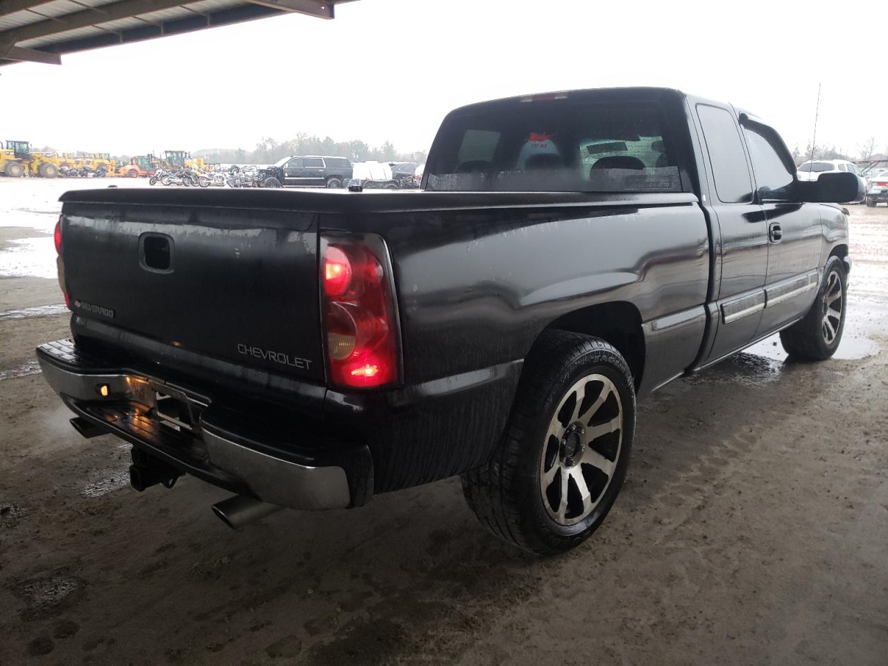 Photo 4 from auction – 2004 CHEVROLET SILVERADO with VIN 1GCEC19T04Z146688