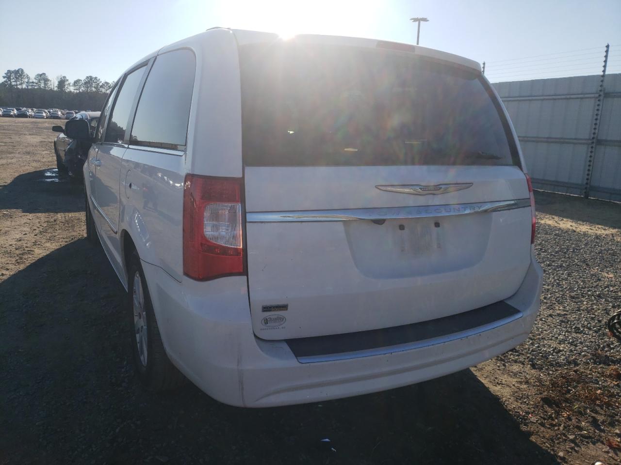 Photo 3 from auction – 2014 CHRYSLER TOWN & COU with VIN 2C4RC1BGXER160589