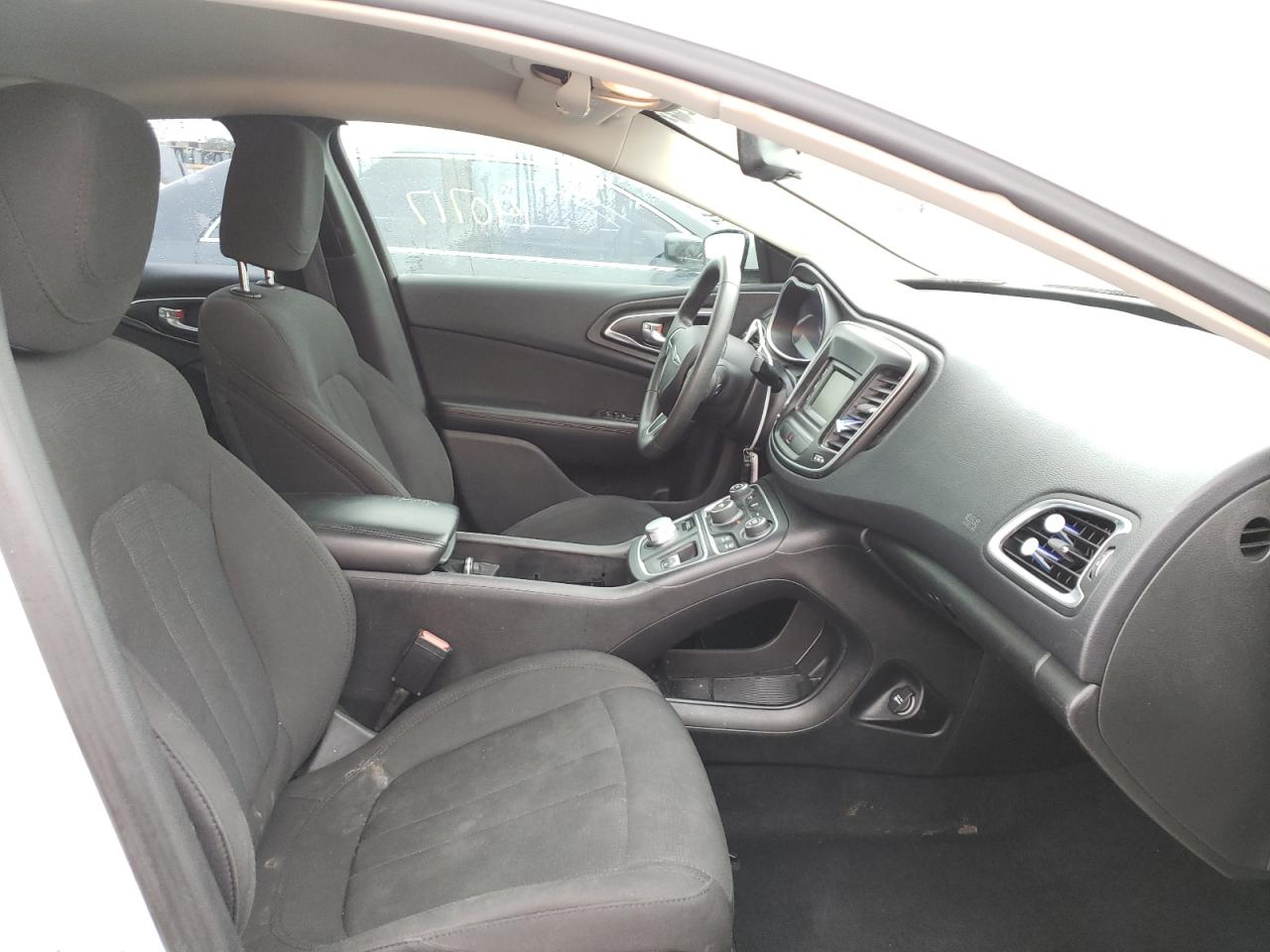 Photo 5 from auction – 2016 CHRYSLER 200 LIMITE with VIN 1C3CCCAB5GN133120