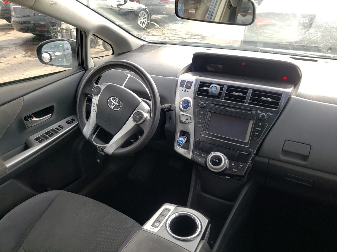 Photo 9 from auction – 2013 TOYOTA PRIUS V with VIN JTDZN3EU4D3210000