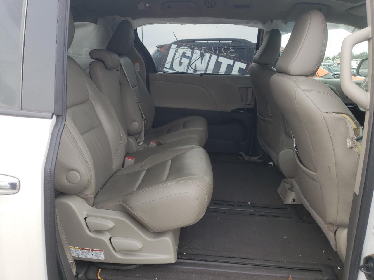 Photo 6 from auction – 2017 TOYOTA SIENNA XLE with VIN 5TDYZ3DC6HS815827