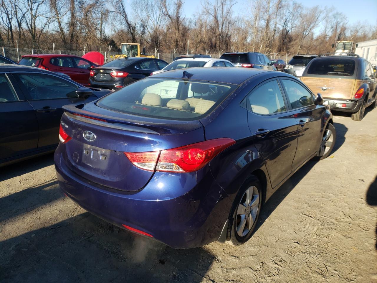 Photo 4 from auction – 2013 HYUNDAI ELANTRA GL with VIN 5NPDH4AE4DH378164