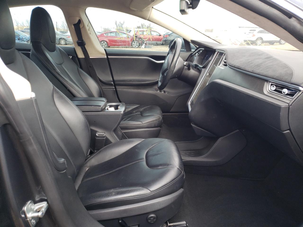 Photo 5 from auction – 2015 TESLA MODEL S 85 with VIN 5YJSA1H28FF094544