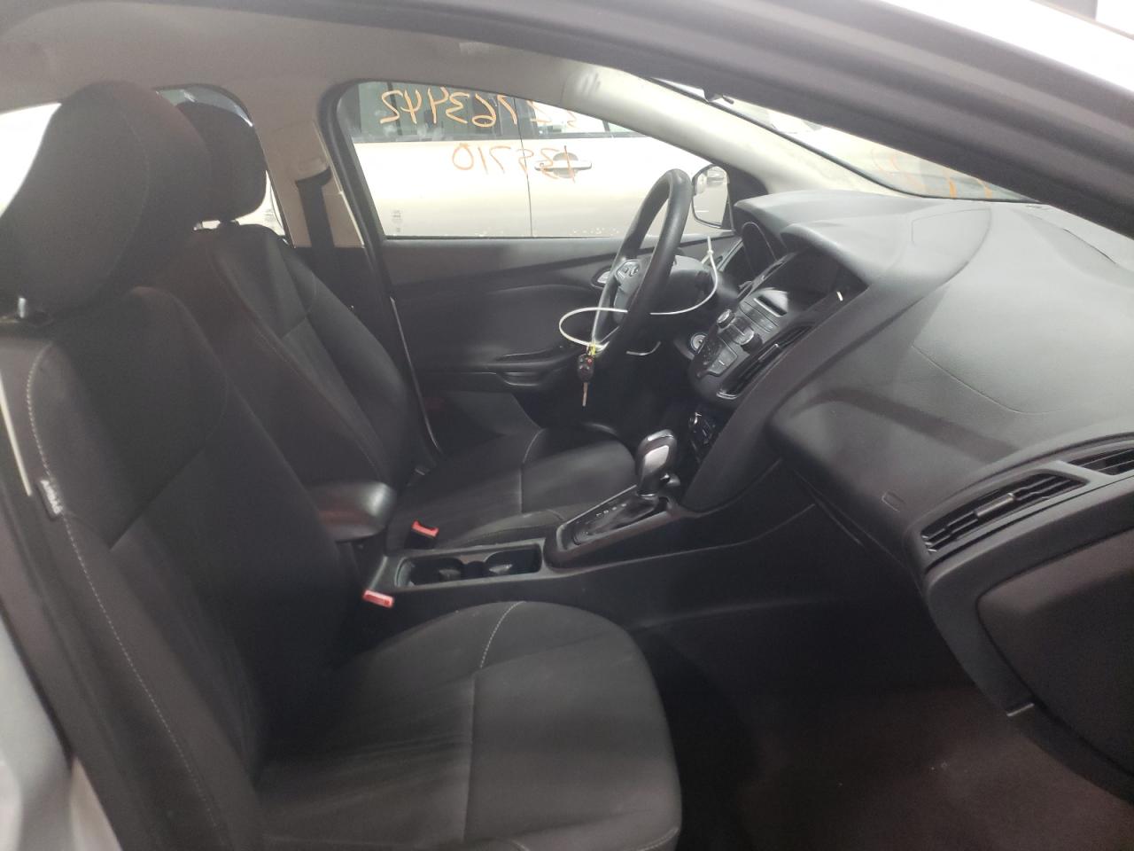 Photo 5 from auction – 2016 FORD FOCUS SE with VIN 1FADP3F27GL322074