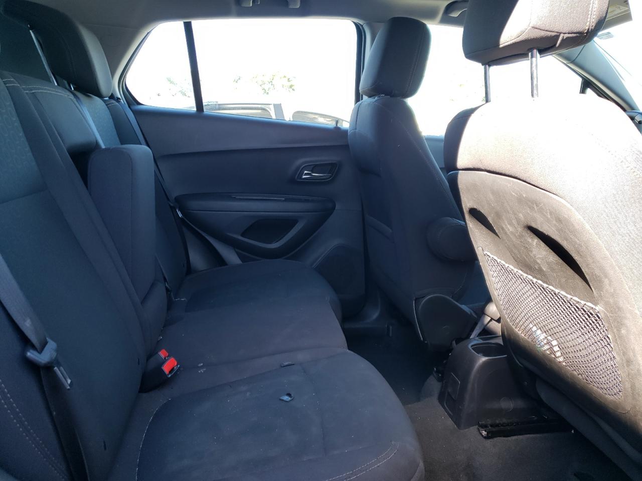 Photo 6 from auction – 2019 CHEVROLET TRAX LS with VIN 3GNCJKSBXKL188060