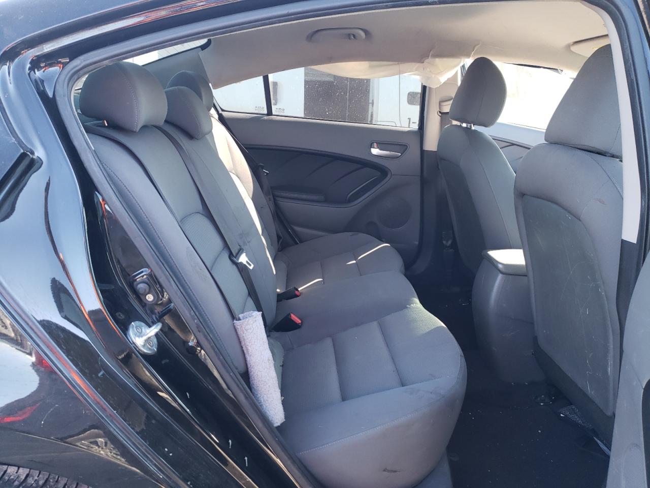 Photo 6 from auction – 2017 KIA FORTE LX with VIN 3KPFK4A71HE050917