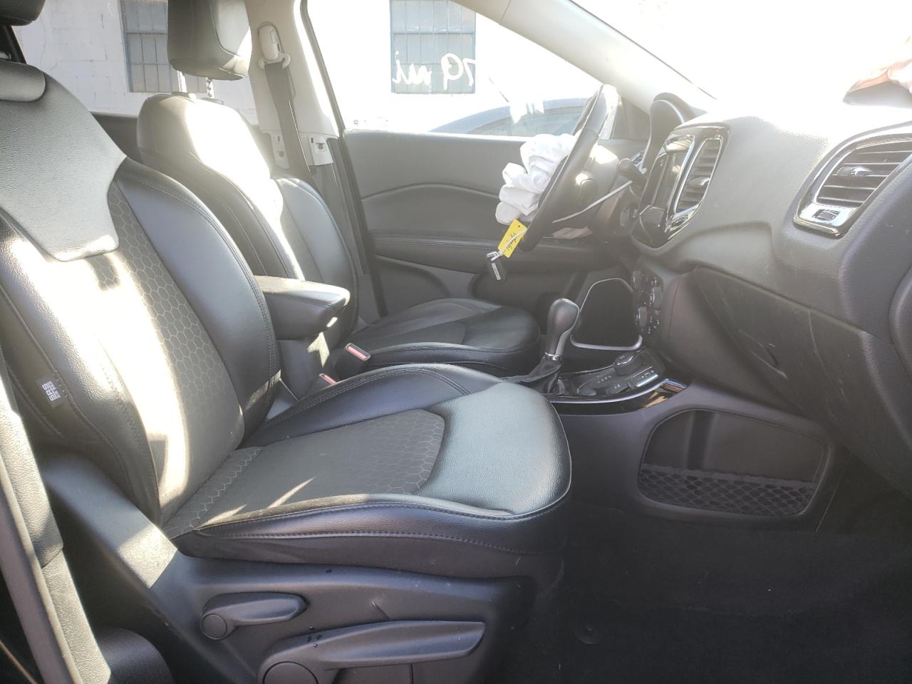 Photo 5 from auction – 2019 JEEP COMPASS LA with VIN 3C4NJDBB6KT840024