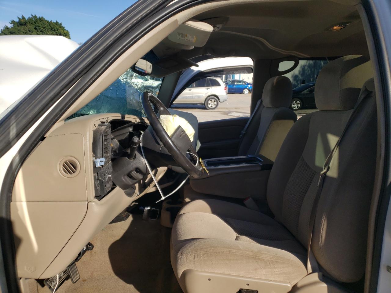 Photo 5 from auction – 2005 CHEVROLET SILVERADO with VIN 1GCHC23235F964129