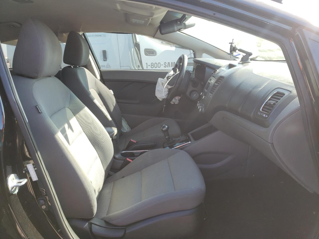 Photo 5 from auction – 2017 KIA FORTE LX with VIN 3KPFK4A71HE050917