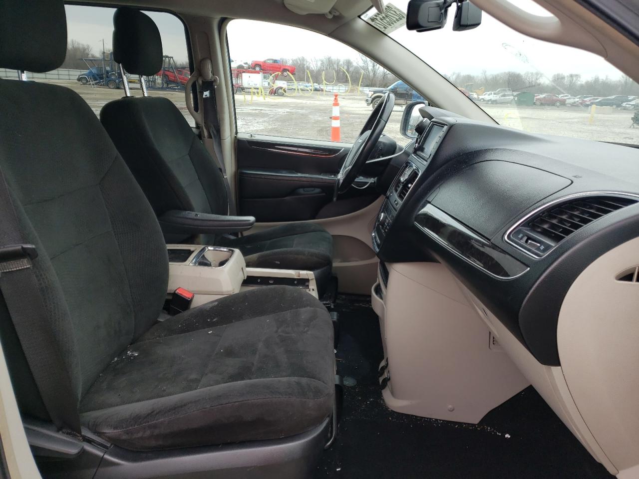 Photo 5 from auction – 2012 CHRYSLER TOWN & COU with VIN 2C4RC1BGXCR144972