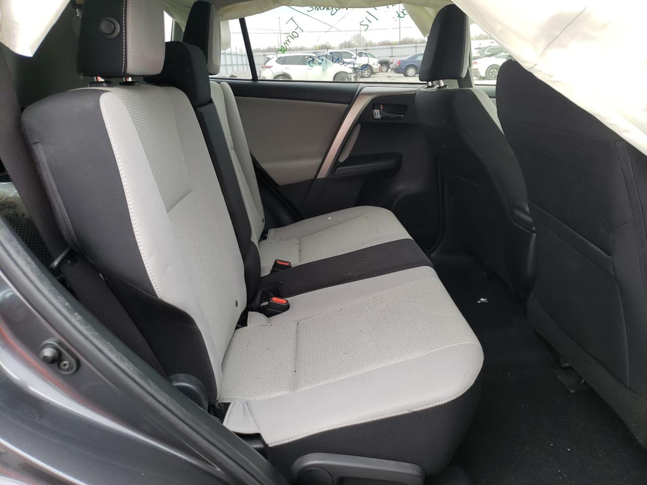 Photo 6 from auction – 2017 TOYOTA RAV4 XLE with VIN JTMWFREV3HD102995