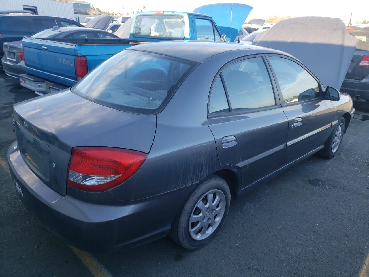 Photo 4 from auction – 2005 KIA RIO with VIN KNADC125156357647