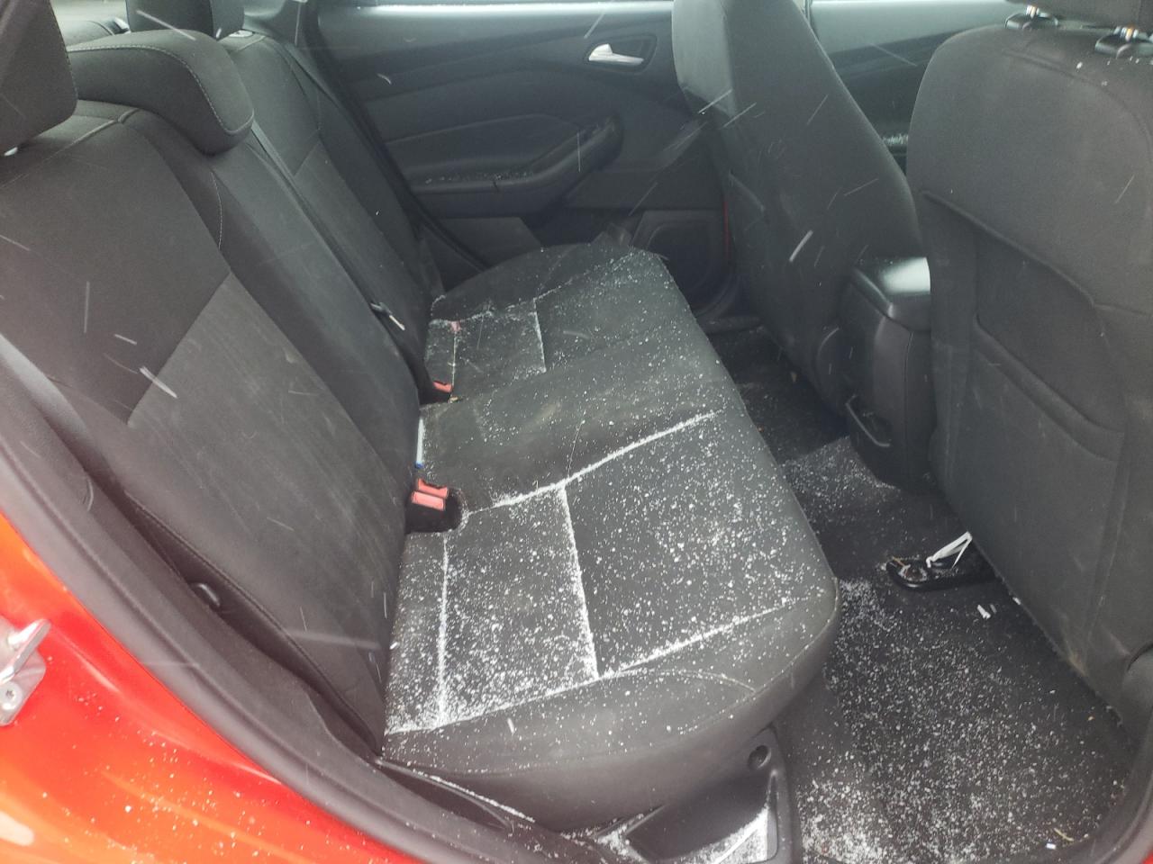 Photo 6 from auction – 2015 FORD FOCUS SE with VIN 1FADP3F24FL217376