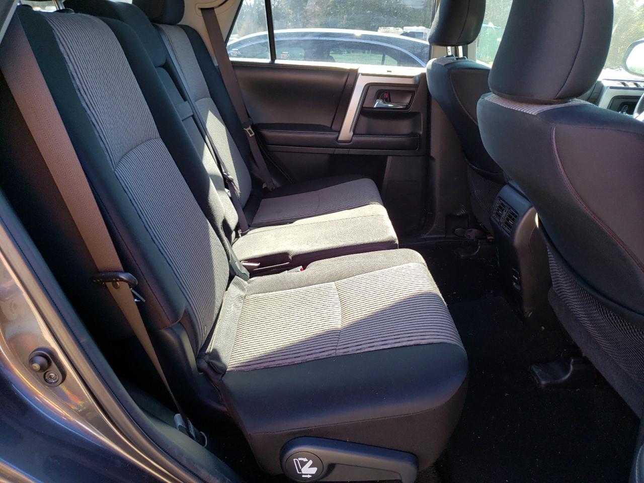 Photo 6 from auction – 2016 TOYOTA 4RUNNER SR with VIN JTEBU5JR2G5361343