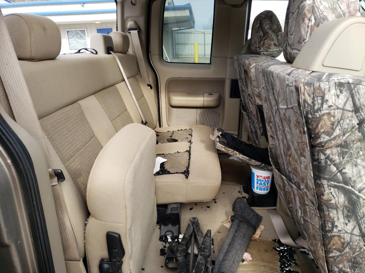 Photo 6 from auction – 2005 FORD F150 with VIN 1FTRX14W65NA00716
