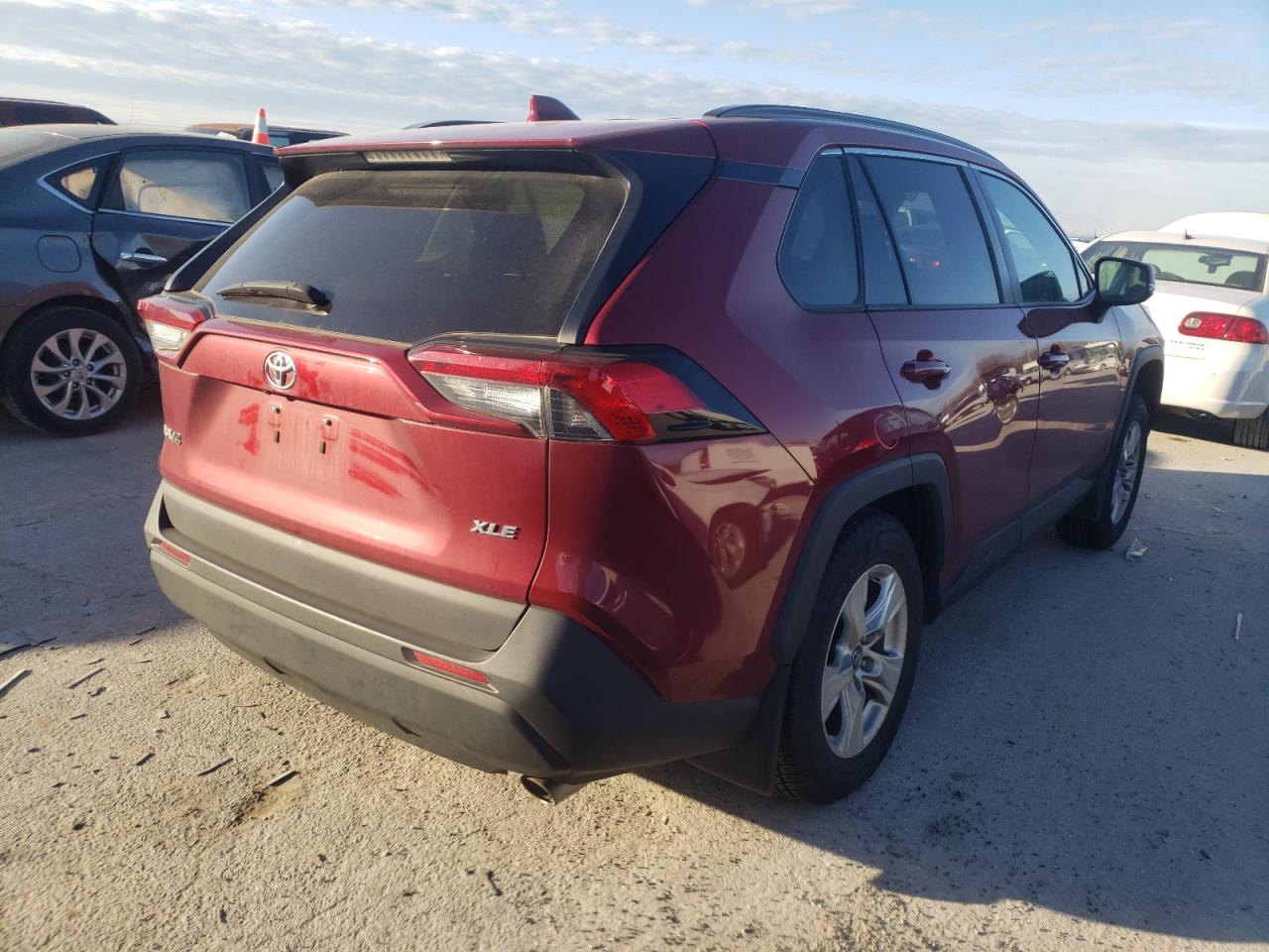 Photo 4 from auction – 2019 TOYOTA RAV4 XLE with VIN 2T3W1RFV2KC003481