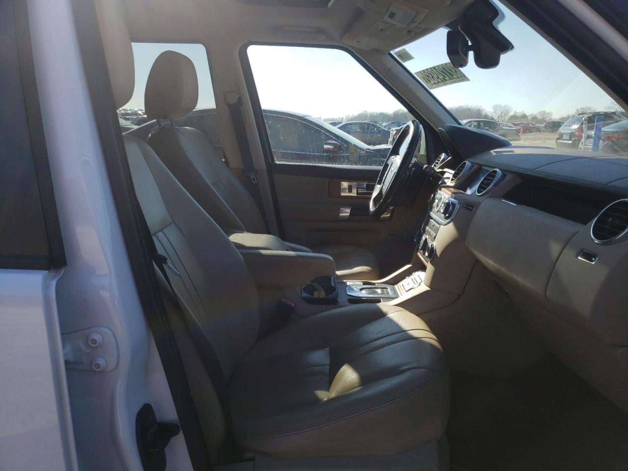 Photo 5 from auction – 2016 LAND ROVER LR4 HSE with VIN SALAG2V64GA804212