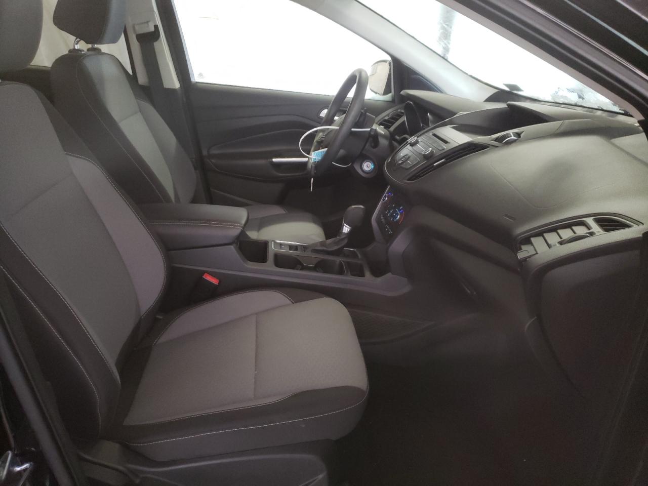Photo 5 from auction – 2017 FORD ESCAPE SE with VIN 1FMCU9GD2HUD56741