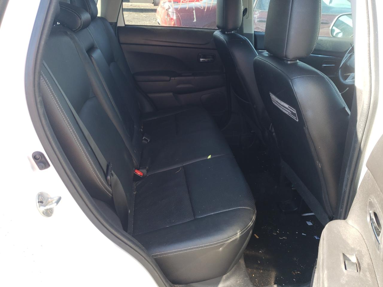 Photo 6 from auction – 2015 MITSUBISHI OUTLANDER with VIN 4A4AP4AUXFE057481