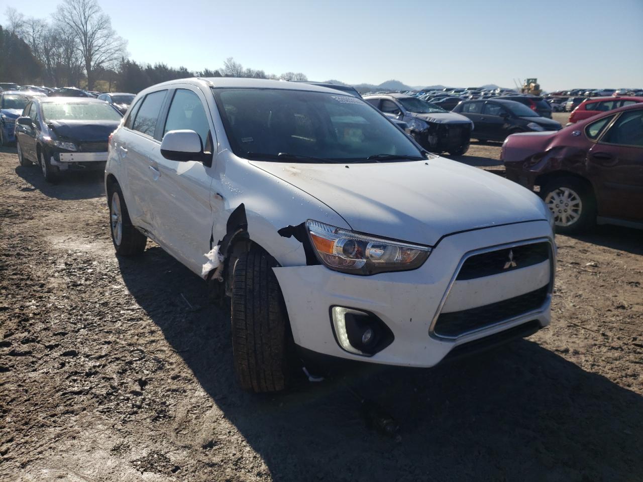 MITSUBISHI OUTLANDER 2015 z numerem VIN 4A4AP4AUXFE057481 - Zdjęcie z aukcji