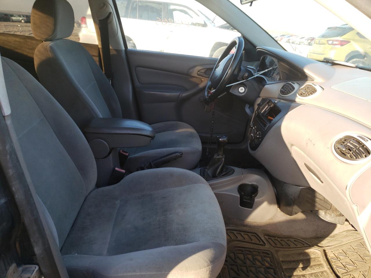 Photo 5 from auction – 2002 FORD FOCUS with VIN 1FAFP33P12W301754