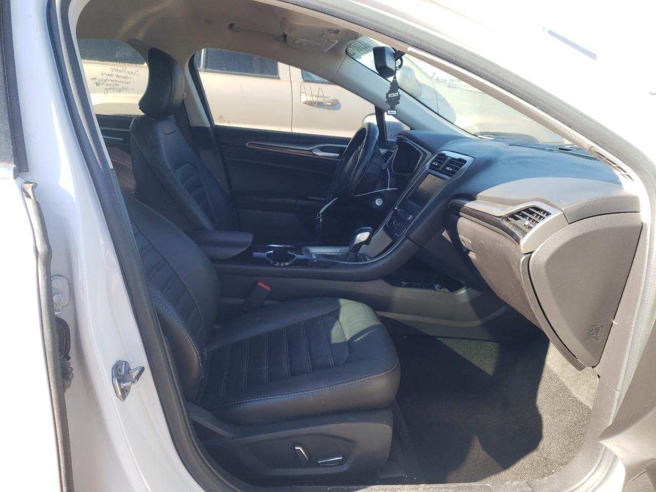 Photo 5 from auction – 2016 FORD FUSION SE with VIN 3FA6P0LU4GR251480